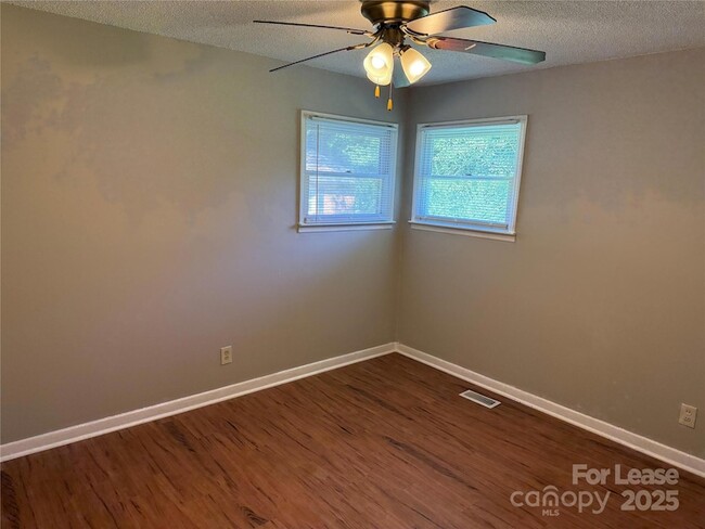 Building Photo - 109 Pine Inn Dr