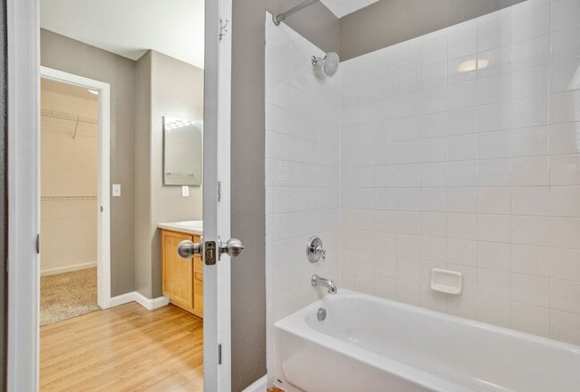 Building Photo - Cute 2bd, 2.5ba Townhome Across from Cottonwood Park....shorter lease term available