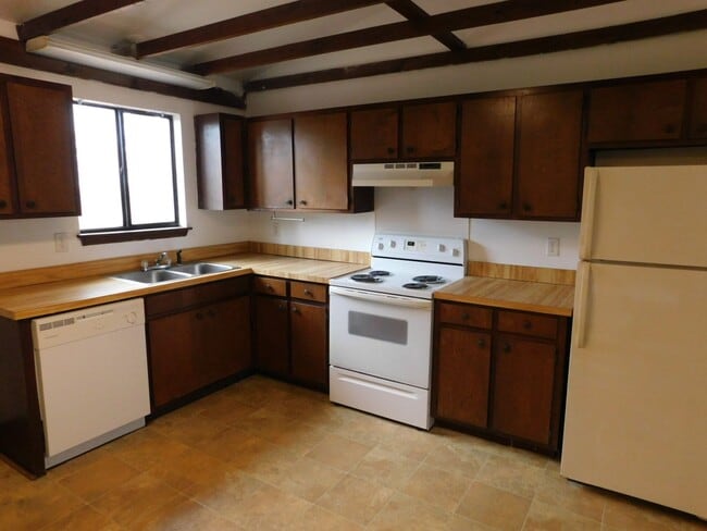 Building Photo - Duplex in Havelock close to Cherry Point