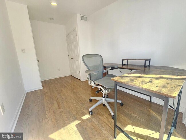 Building Photo - 1311 S St SE