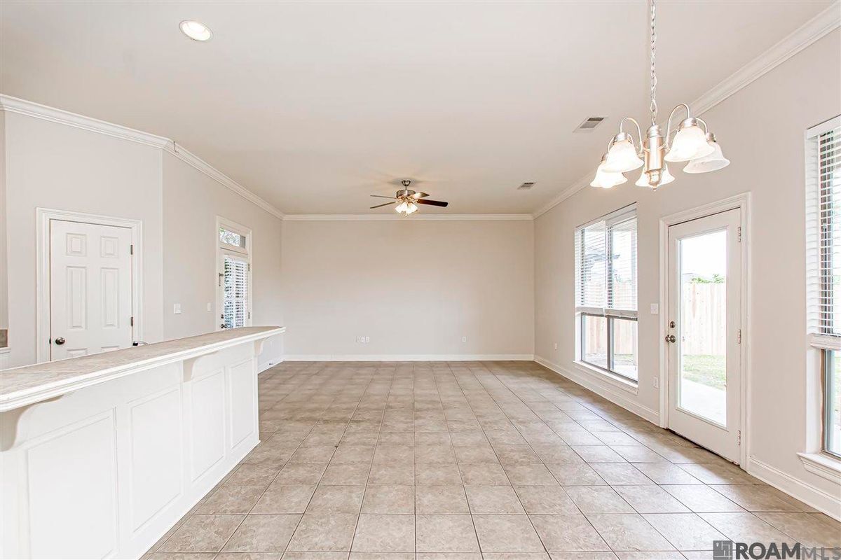 Building Photo - 9015 Westlake Ave