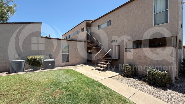 Building Photo - 2673 E Oakleaf Dr