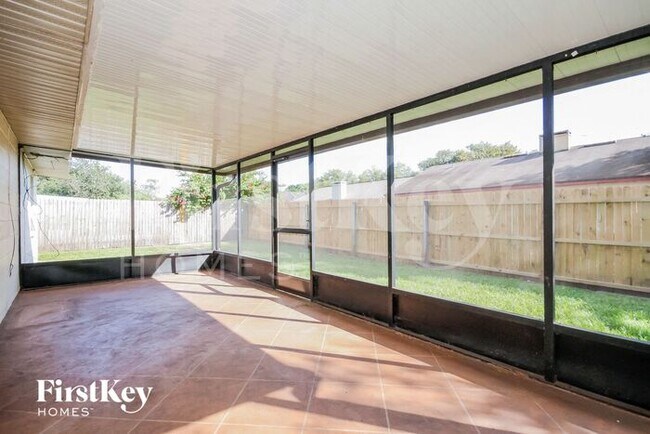 Building Photo - 1595 Sailpoint Dr