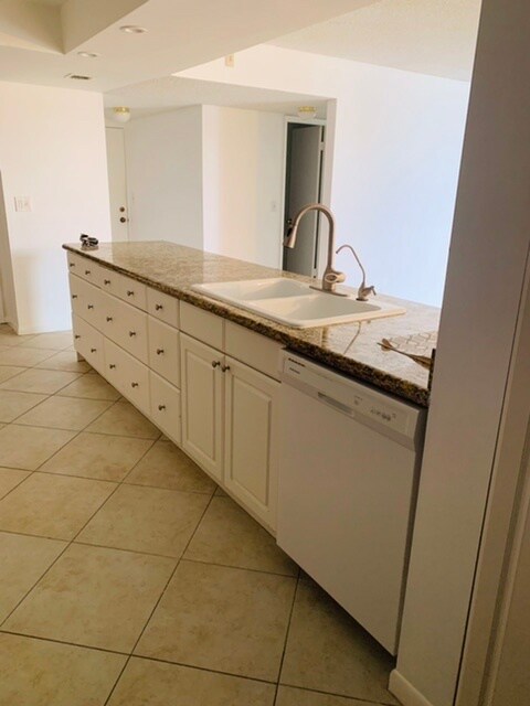 Building Photo - 950 Egret Cir