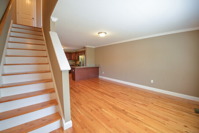 Building Photo - 341 Meadowside Rd