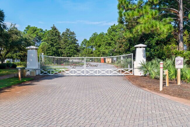Building Photo - 153 Cypress Dr