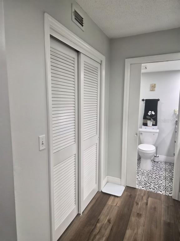 Building Photo - 1055 Kensington Park Dr