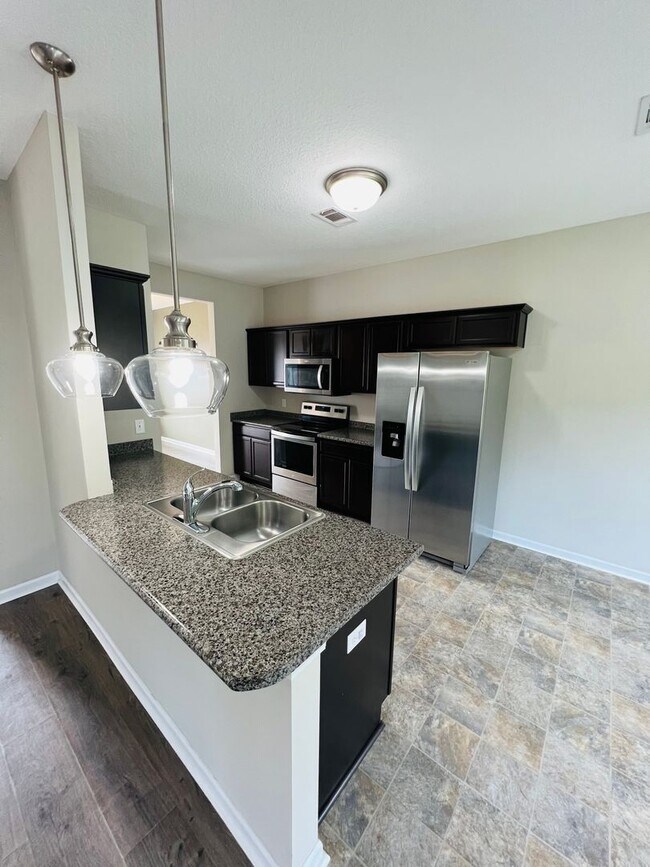 Building Photo - Pet Friendly 2 Story 4 bed 2 1/2 Bath home.