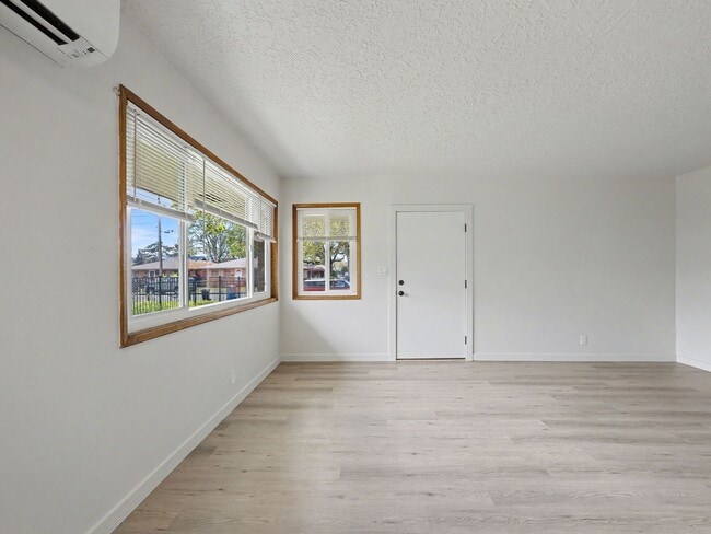 Building Photo - CHASD02