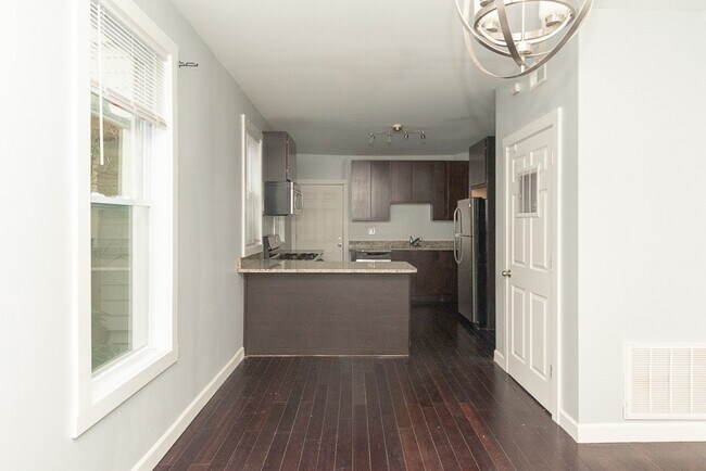 Building Photo - 2968 N Ridgeway Ave