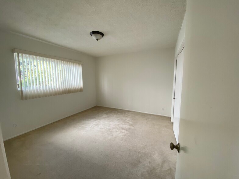 Building Photo - 11706 Mayfield Ave