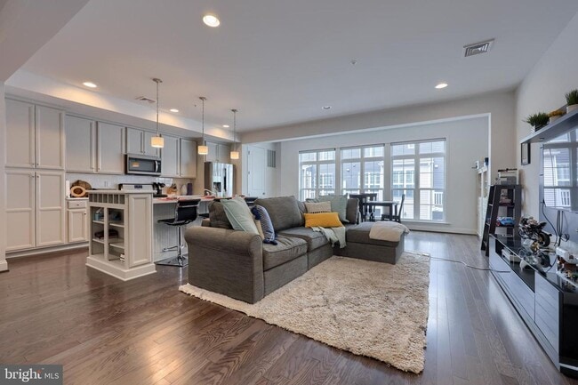 Building Photo - 204 Mayer Pl