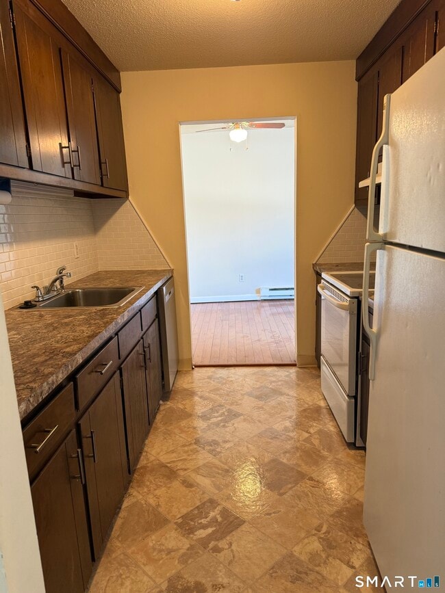 Building Photo - 343 King Street