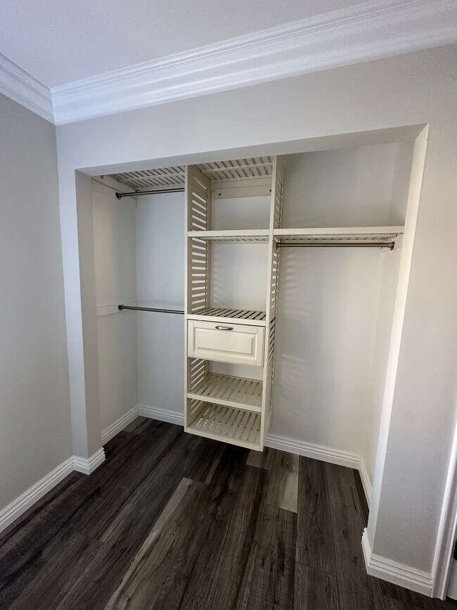 Building Photo - 14 Lago Norte