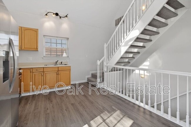 Building Photo - 1604 Parks Ave