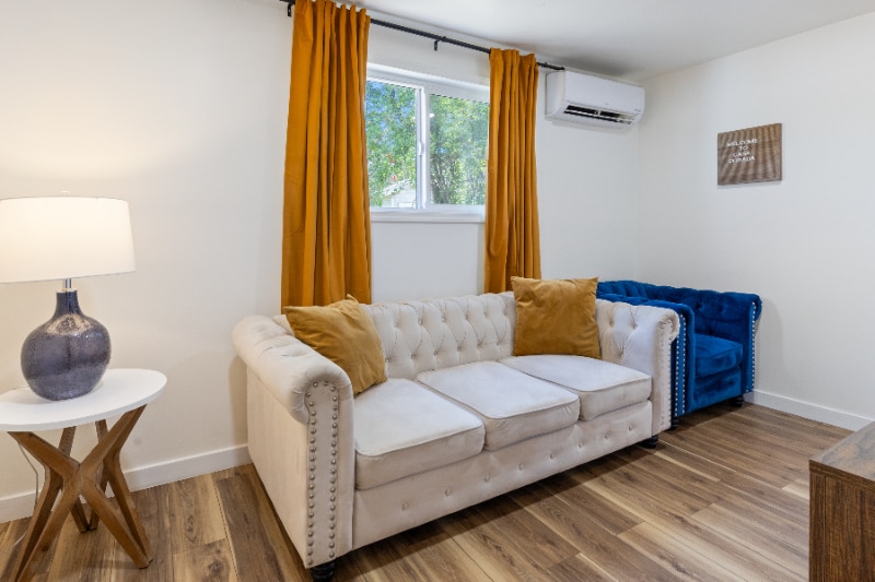 Building Photo - 227 S Main St