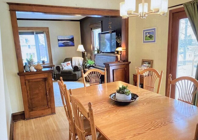 Building Photo - Coming soon - 3 BED 1 BATH -  start date to be determined.