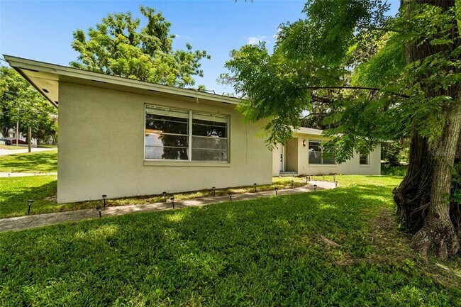 Building Photo - 400 E Silver Star Rd