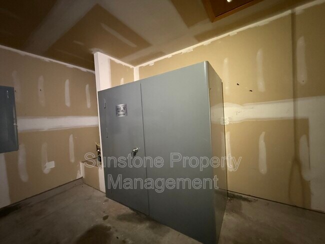Building Photo - 14695 S Toledo Pl