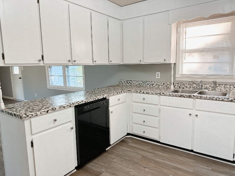 Building Photo - 233 Markwood Dr