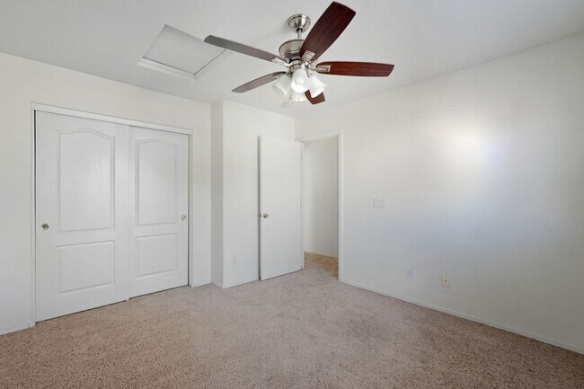 Building Photo - Gated Community, close to 101 and Arrowhead!