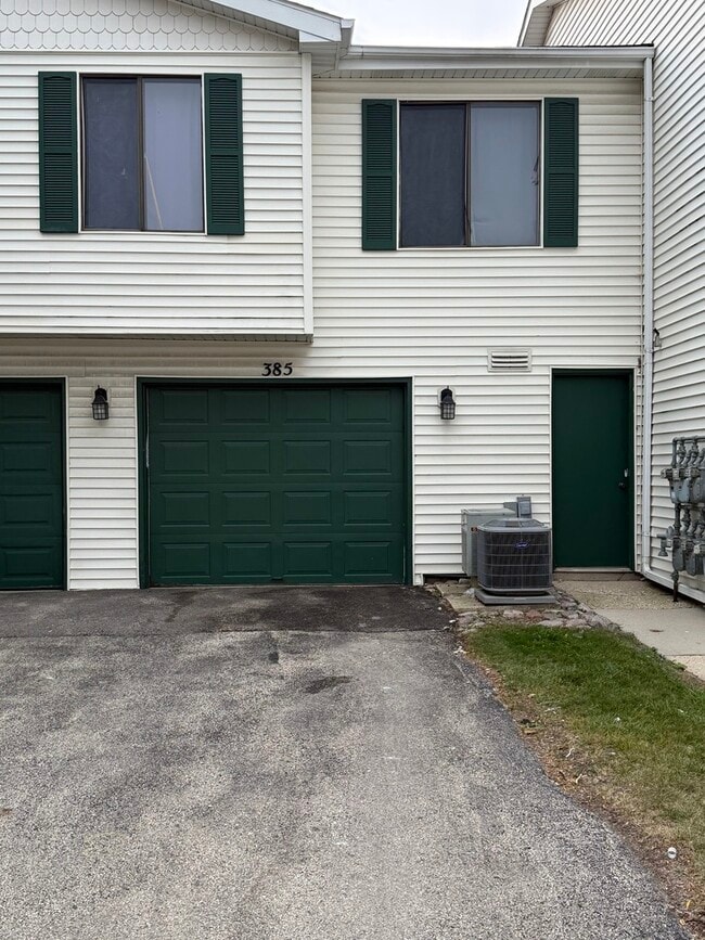 Building Photo - 385 Pierce Ct