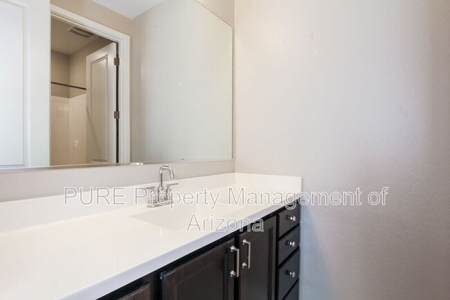 Building Photo - 852 W Park Ave