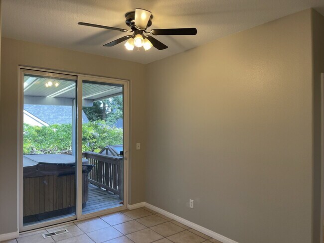 Building Photo - 4-Bedroom Happy Valley Home with Large Garage, Spacious Living Areas & Covered Deck