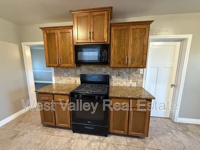 Building Photo - 408 F St