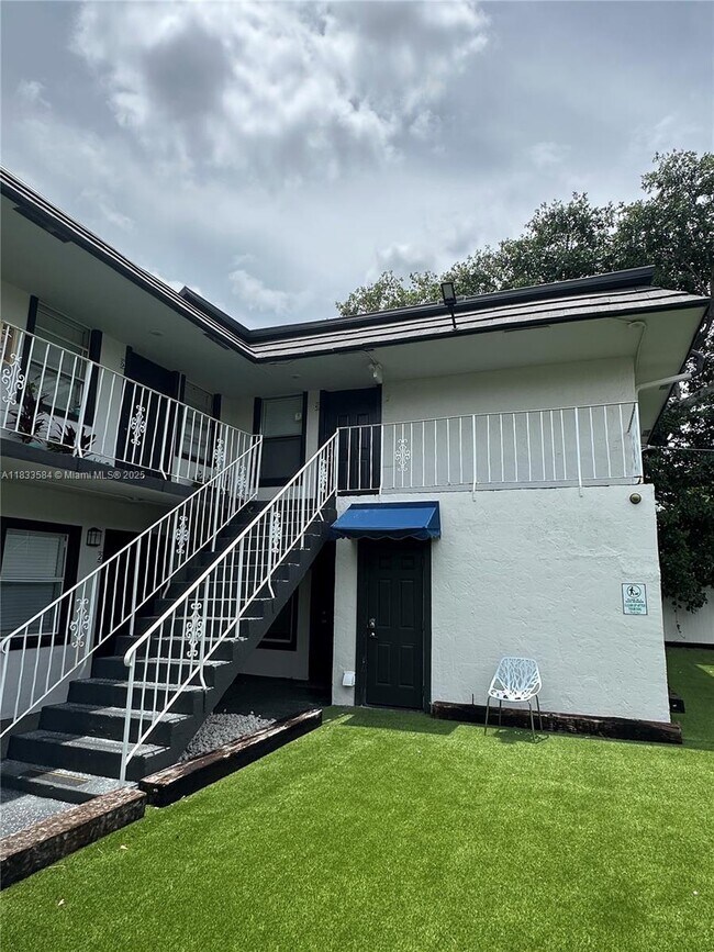 Building Photo - 1411 N Dixie Hwy