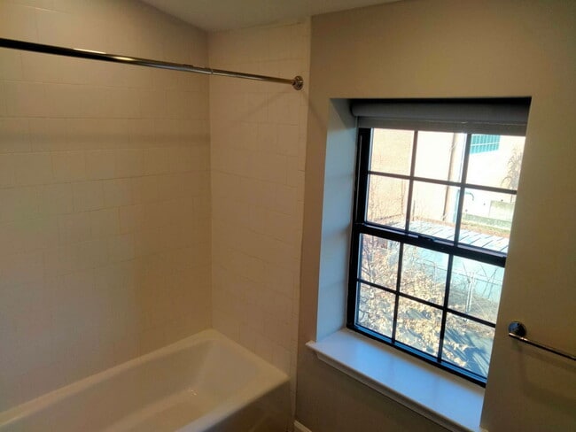 Building Photo - 36 Imlay St