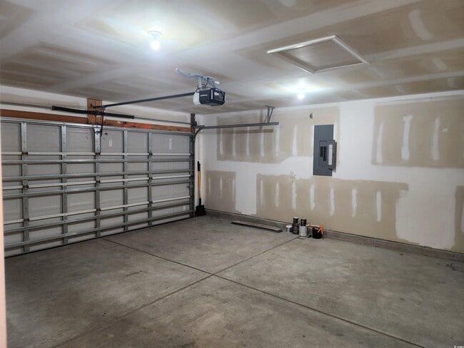 Building Photo - 247 Grv Pk Lp