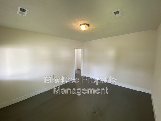Building Photo - 318 3rd St