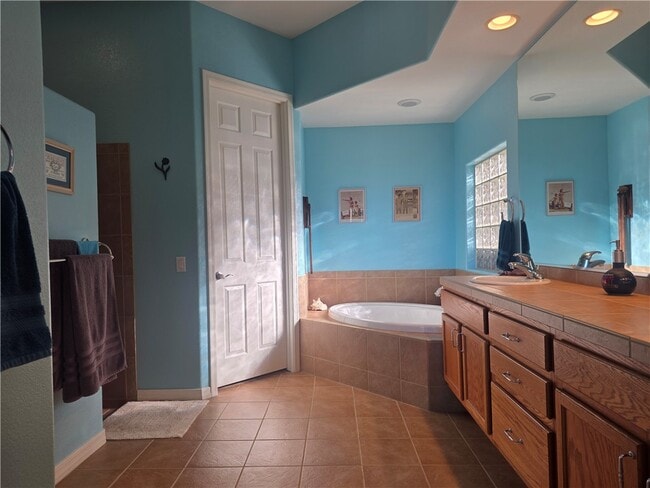 Building Photo - 2842 Fort Silver Dr