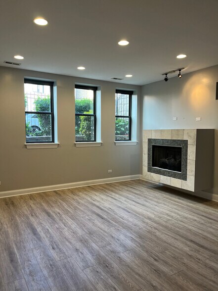 Building Photo - 1231 E 46th St