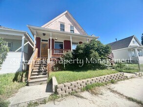 Building Photo - 731-733 Zarelda