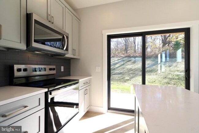 Building Photo - 106 Elly Dr