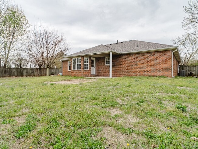 Building Photo - 2110 SE Atherton Cir