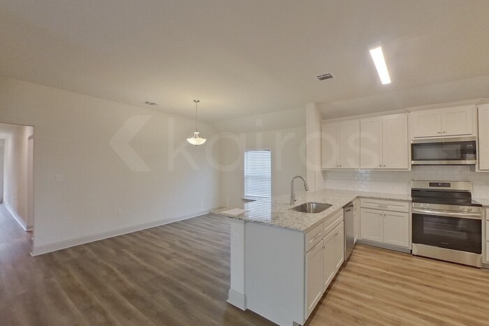 Building Photo - 8134 Hendrick Dr
