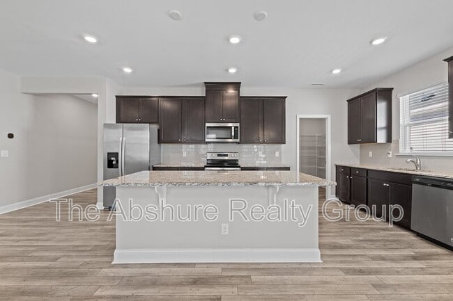 Building Photo - 138 Willow Grove Ln