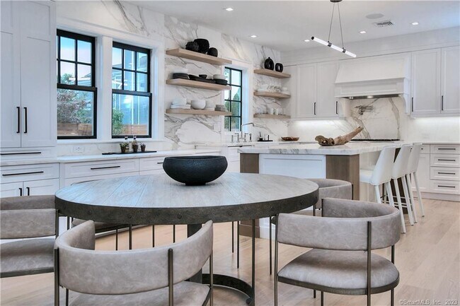 Building Photo - 18 Danbury Ave