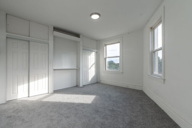 Building Photo - 4913 Yew St