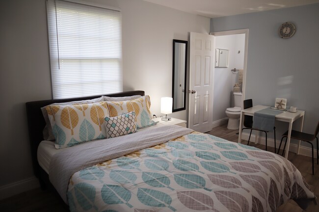 Building Photo - 300 NW 21st St