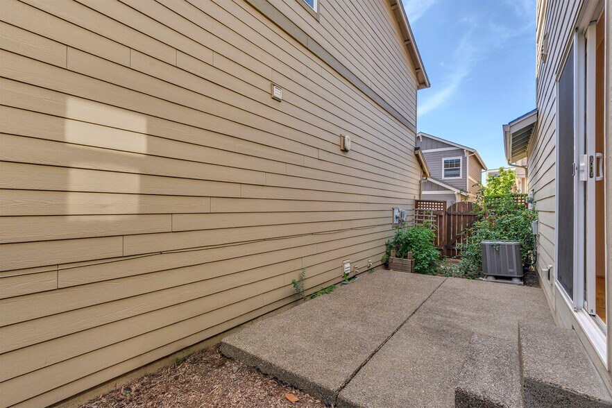 Building Photo - 217 NW 117th Loop