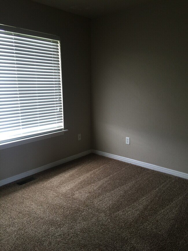 Building Photo - West Park #7