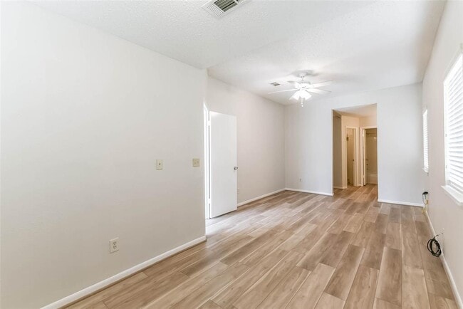 Building Photo - 9622 Oldenburg Ln