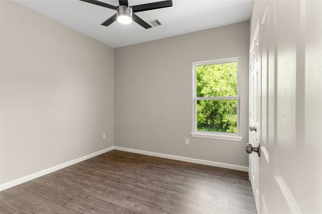 Building Photo - 5107 Groveton St