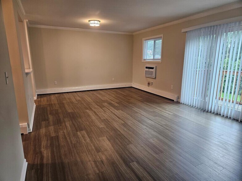 Building Photo - 1401 Farmington Ave