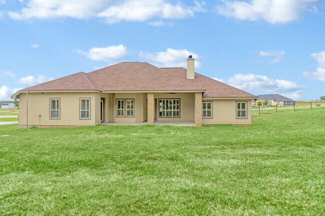 Building Photo - "Charming 4-Bed Oasis with Granite Touches & Cozy Fireplace in Floresville!"