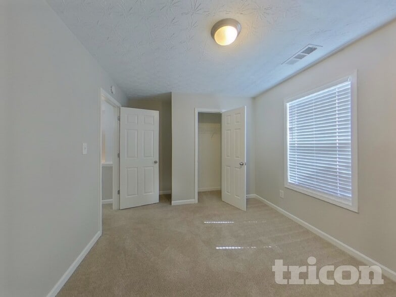 Building Photo - 305 Little Creek Rd SE